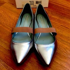 Marc Jacobs Silver Flats 8.5